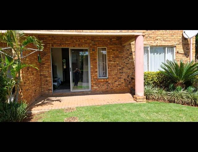 2 BEDROOM APARTMENT FOR SALE IN WILGEHEUWEL
